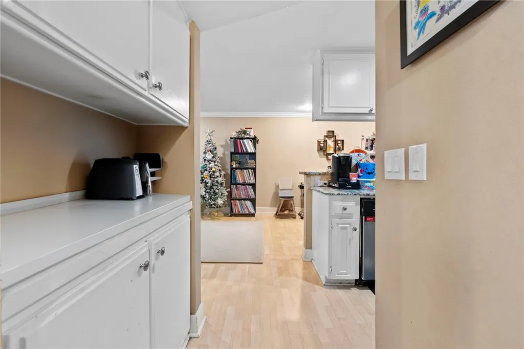 Additional image 10 of 7035 Woodley Unit 205, Van Nuys, CA 91406