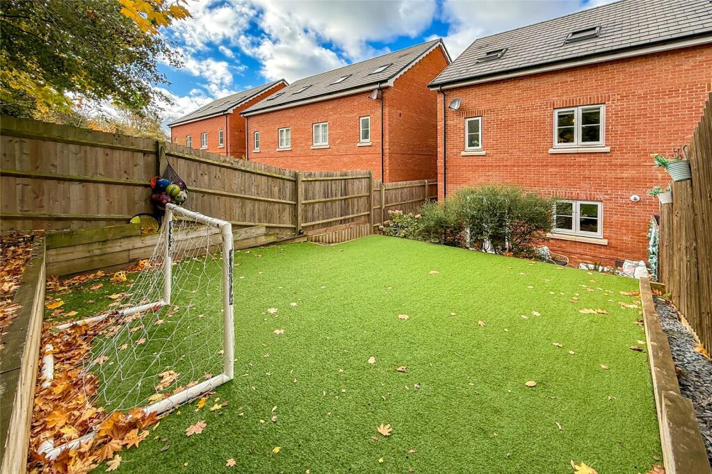 Additional image 12 of Neville Close, St. Albans, Hertfordshire, AL3