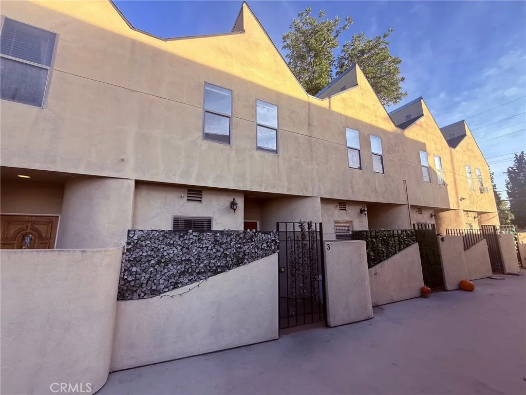 Additional image 2 of 14256 Victory Boulevard Unit 3, Van Nuys, CA 91401