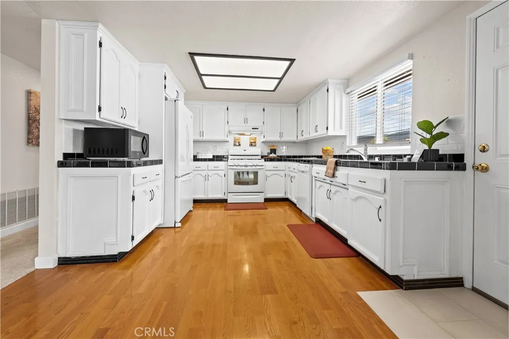 Additional image 57 of 42655 Cabin Dr, Lake Hughes, CA 93532