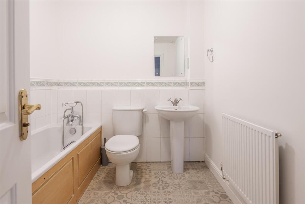 Additional image 9 of Minister Court, Frogmore, St. Albans