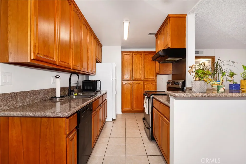 Additional image 9 of 5403 Newcastle Avenue Unit 28, Encino, CA 91316
