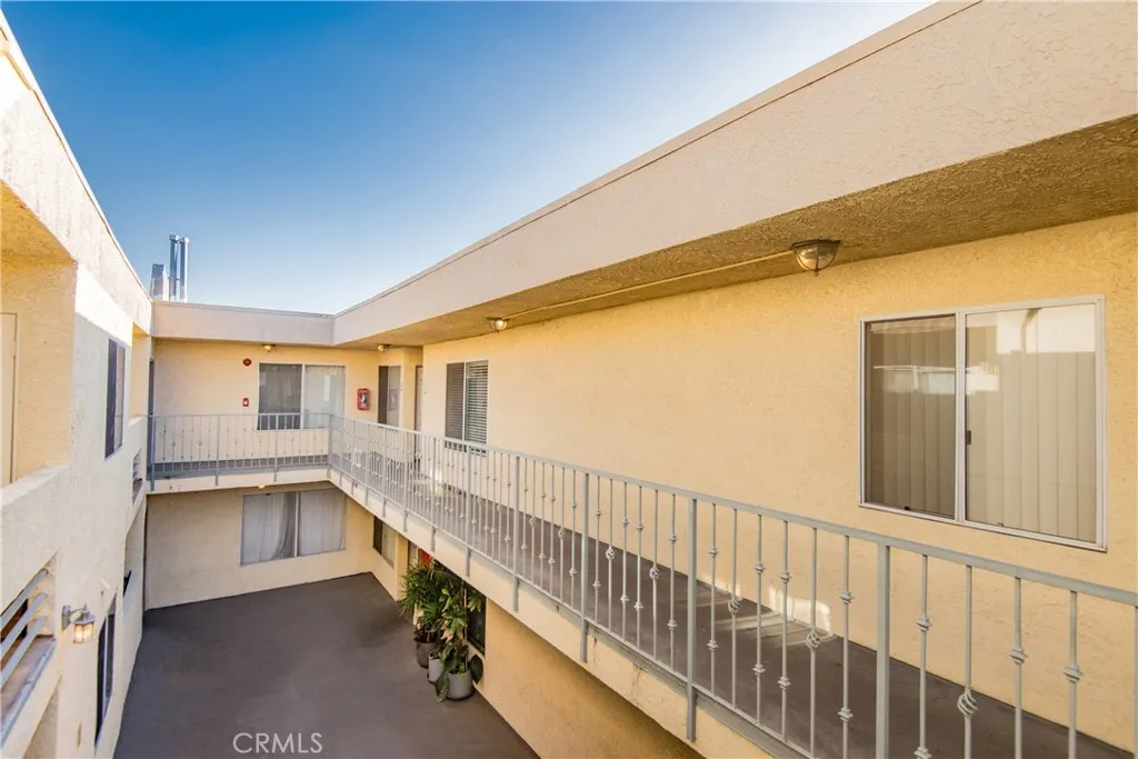 Additional image 4 of 7045 Woodley Avenue Unit 218, Van Nuys, CA 91406