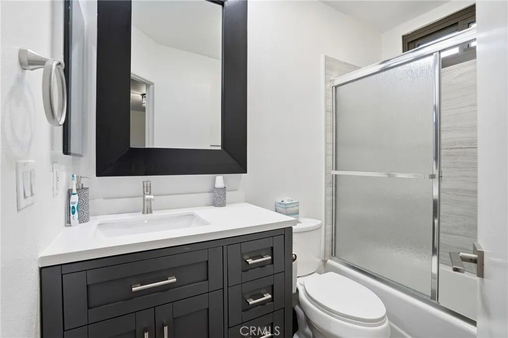 Additional image 56 of 6540 Hayvenhurst Avenue Unit 3, Lake Balboa, CA 91406