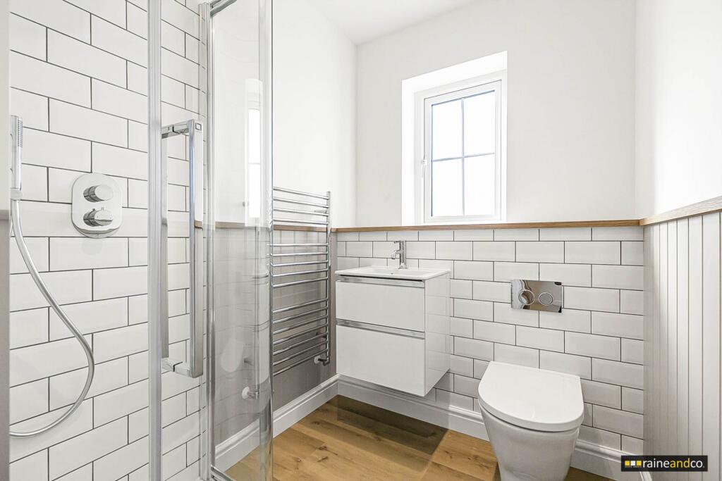 Additional image 14 of Bull Stag Green, Hatfield