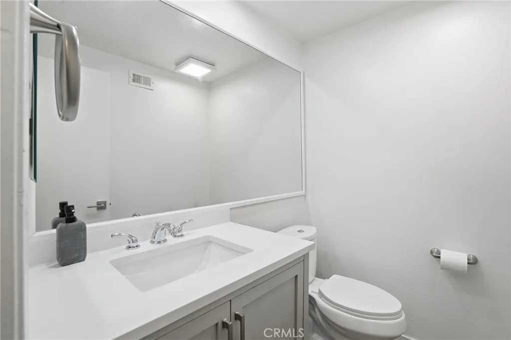 Additional image 10 of 6540 Hayvenhurst Avenue Unit 3, Lake Balboa, CA 91406