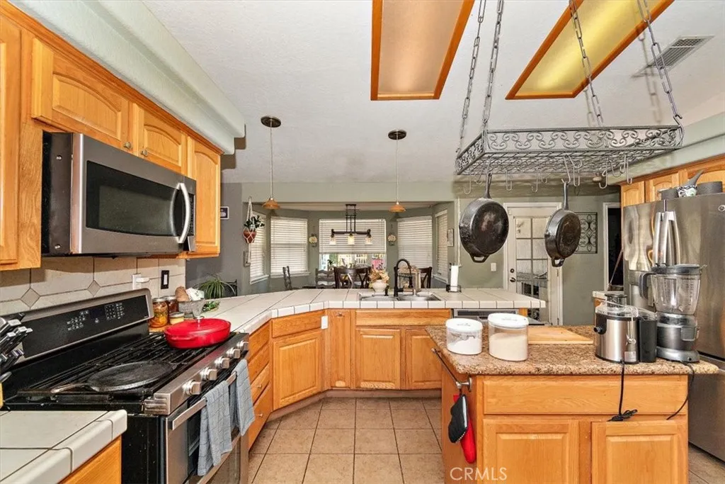 Additional image 9 of 12730 Fir Street, Oak Hills, CA 92344