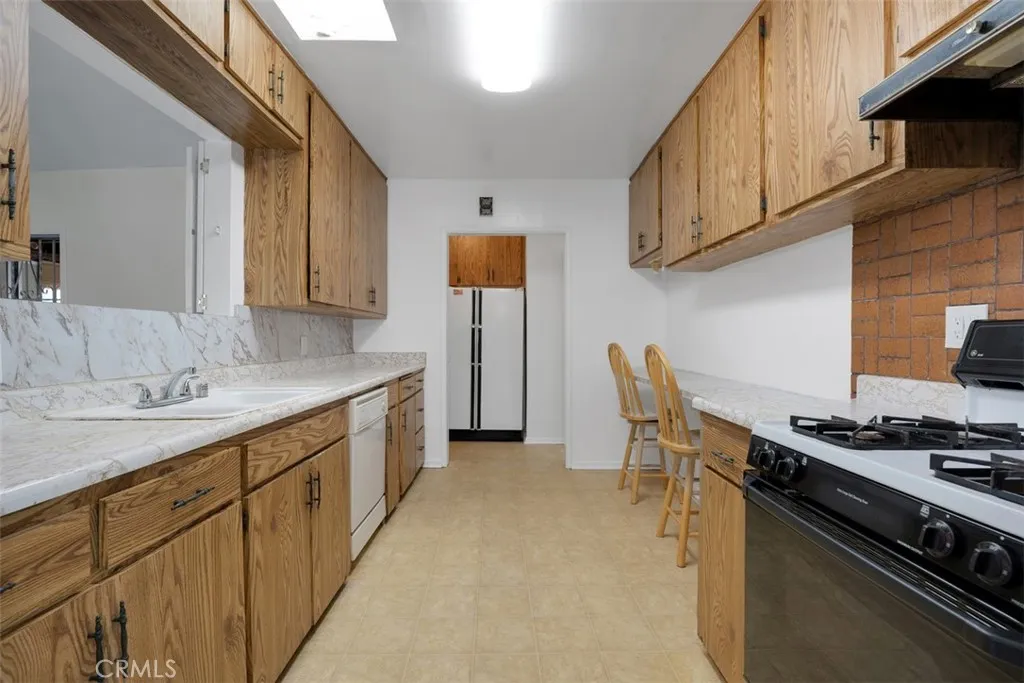 Additional image 11 of 916 S Caswell Ave, Compton, CA 90220