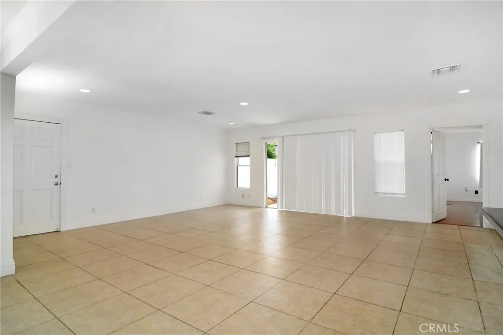 Additional image 33 of 19324 Victory Boulevard, Reseda, CA 91335