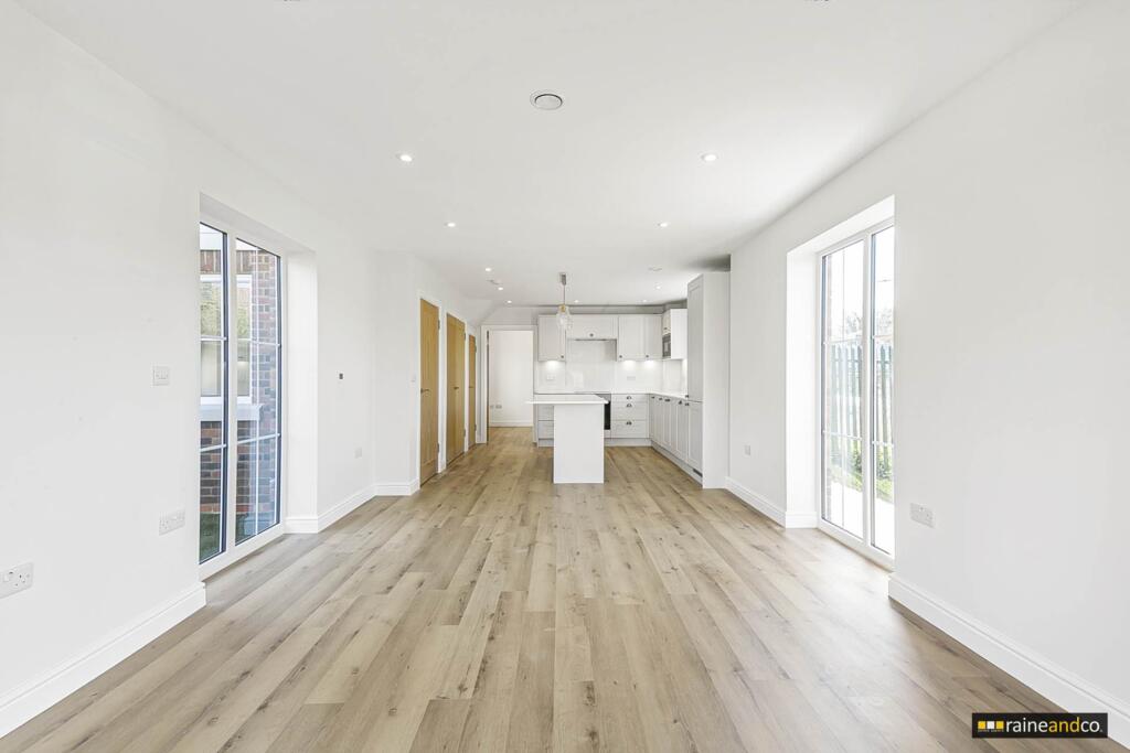 Additional image 18 of Bull Stag Green, Hatfield