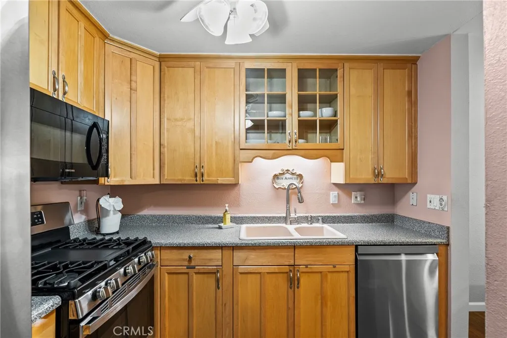 Additional image 7 of 22123 Burbank Blvd #2, Woodland Hills, CA 91367