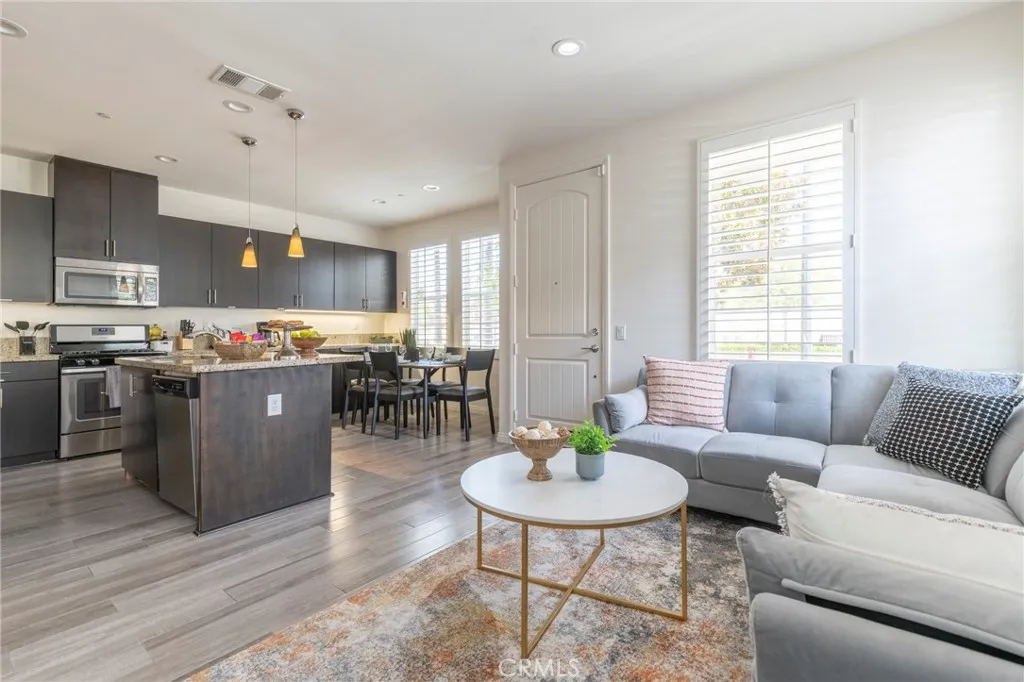 Additional image 7 of 816 E Promenade Unit A, Azusa, CA 91702