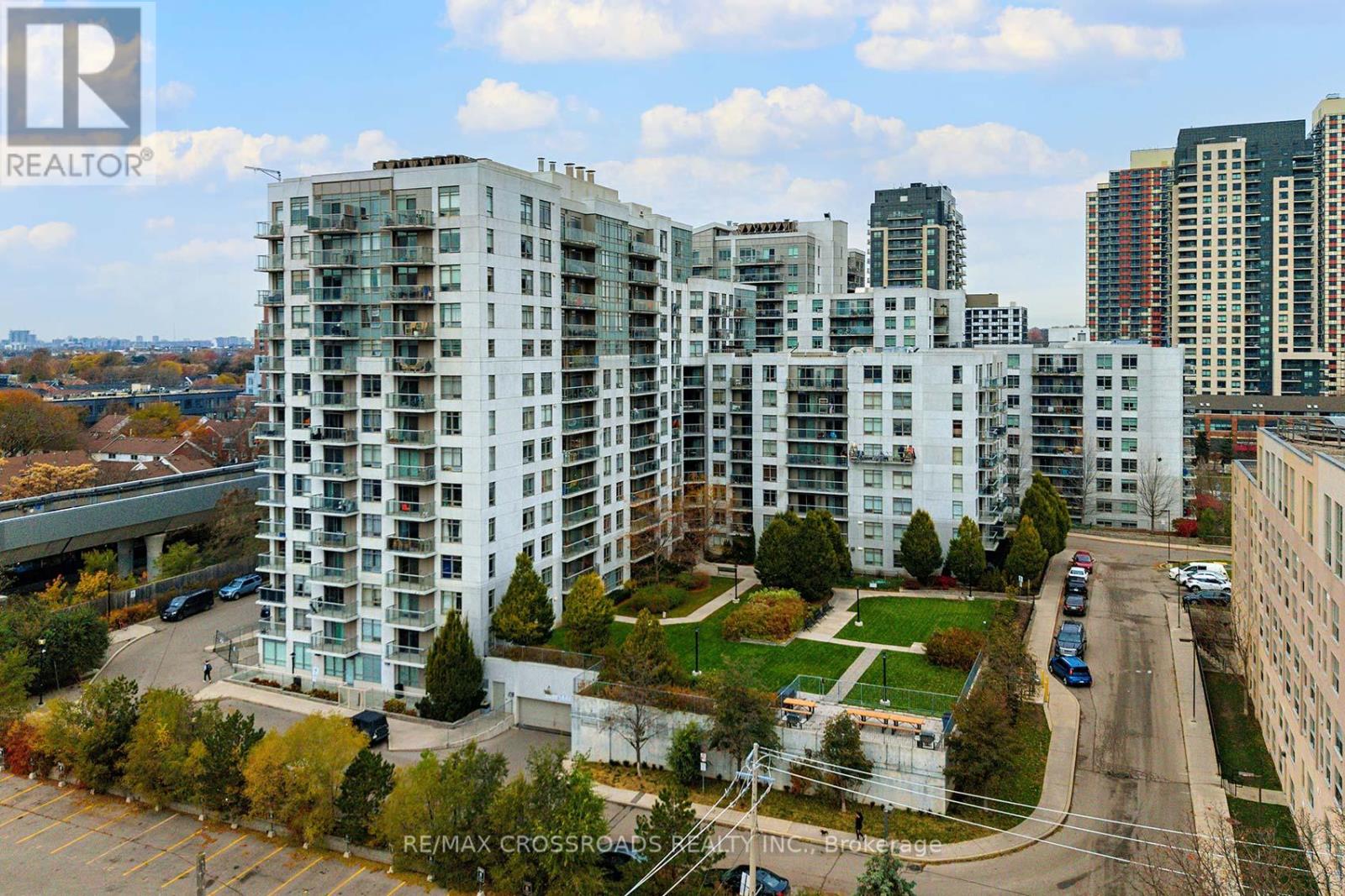 Property image for 114 - 812 LANSDOWNE AVENUE|Toronto (Dovercourt-Wallace Emerson-Junction), Ontario M6H4K5