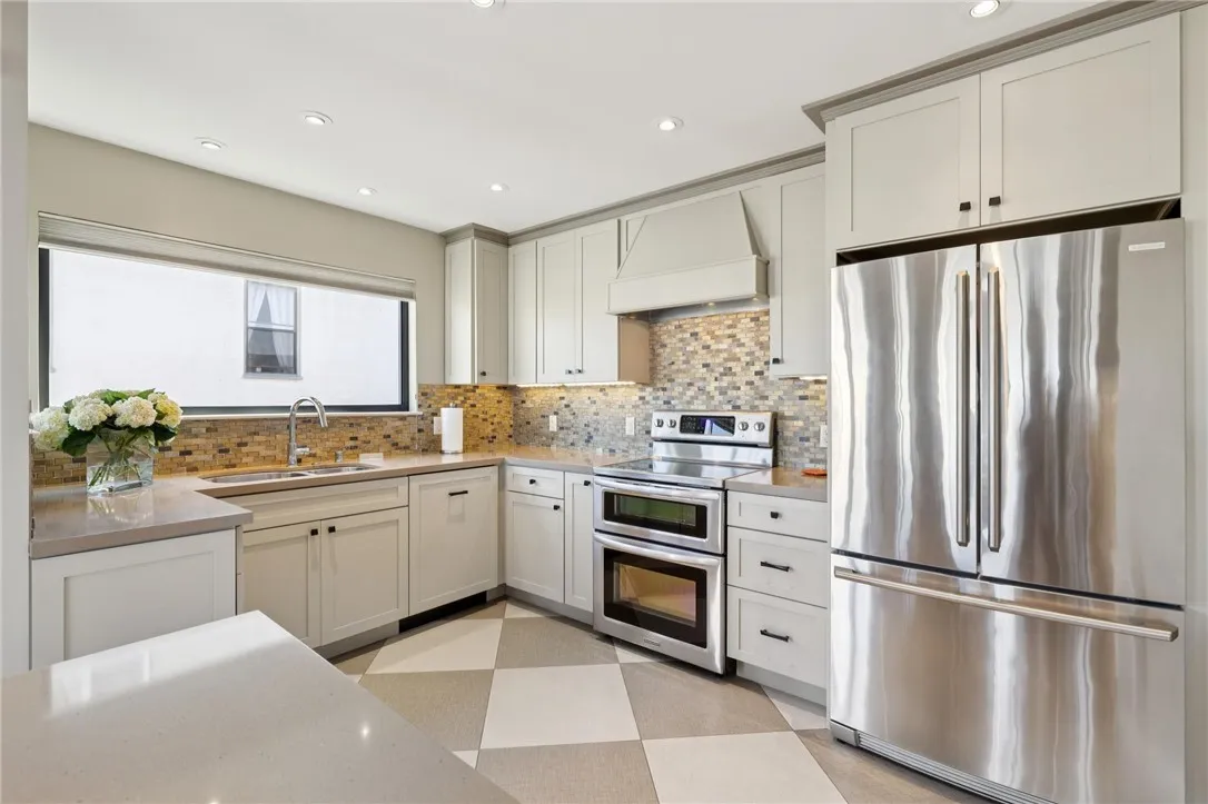 Additional image 81 of 373 Lombard St, San Francisco, CA 94133
