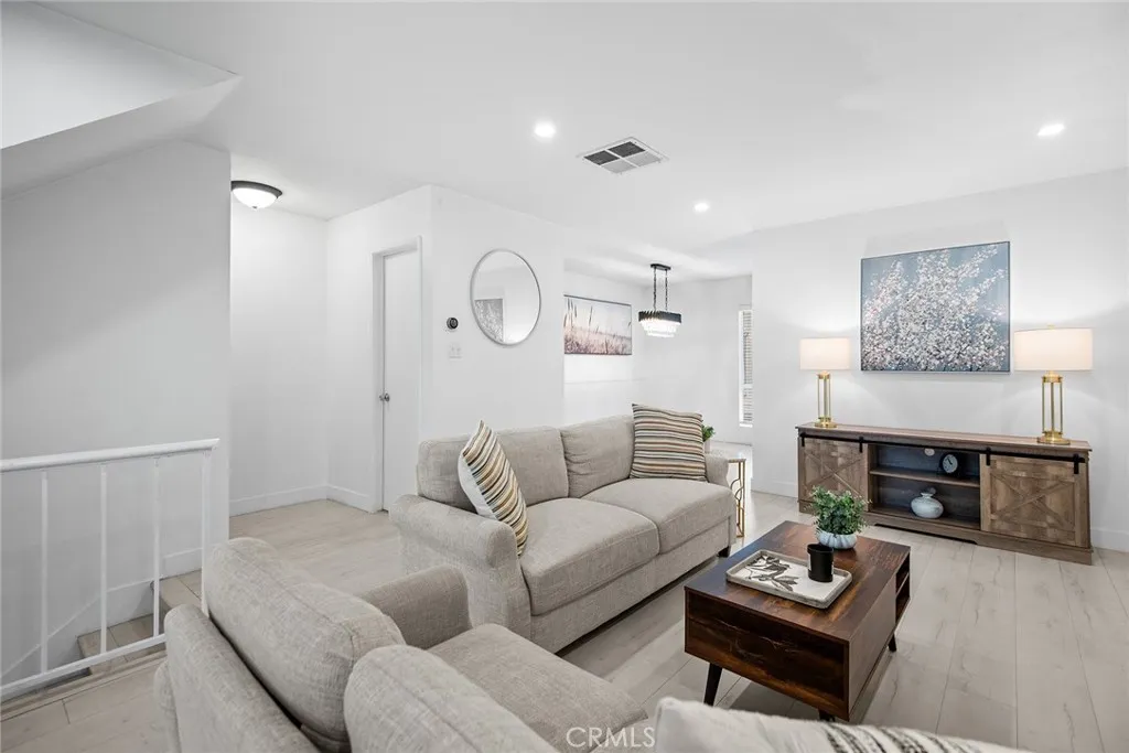 Additional image 29 of 9901 Independence Avenue Unit D, Chatsworth, CA 91311