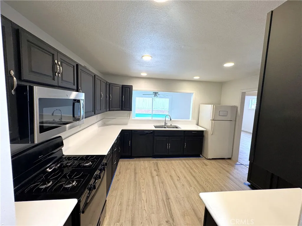 Additional image 8 of 19935 Lanark Street, Canoga Park, CA 91306