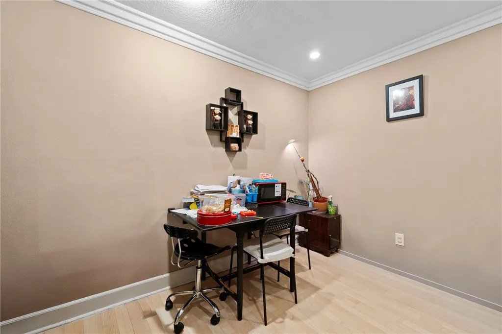 Additional image 5 of 7035 Woodley Unit 205, Van Nuys, CA 91406