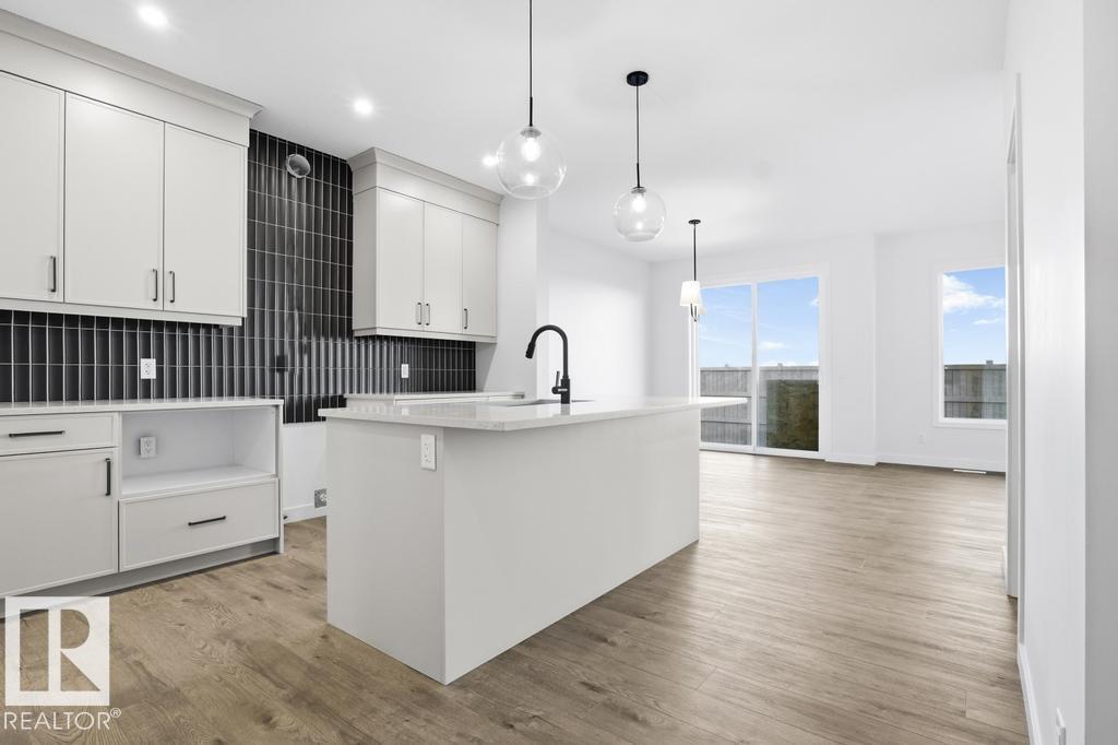 303 PATERSON LI SW|Edmonton, Alberta T6W5V2