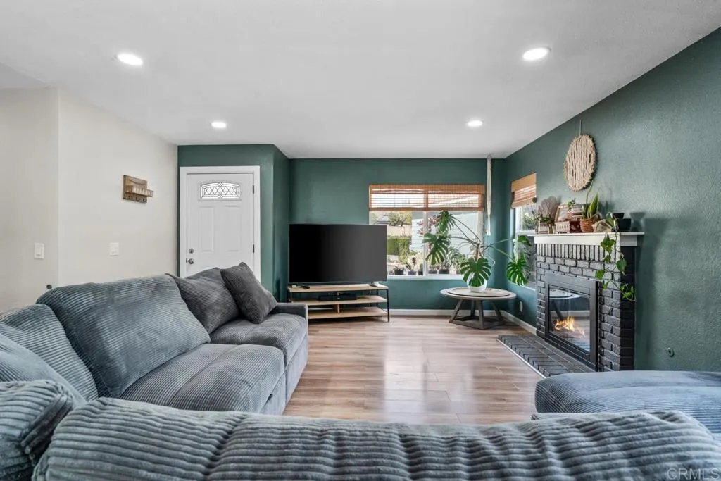 Additional image 43 of 215 Henrietta Ct, San Diego, CA 92114