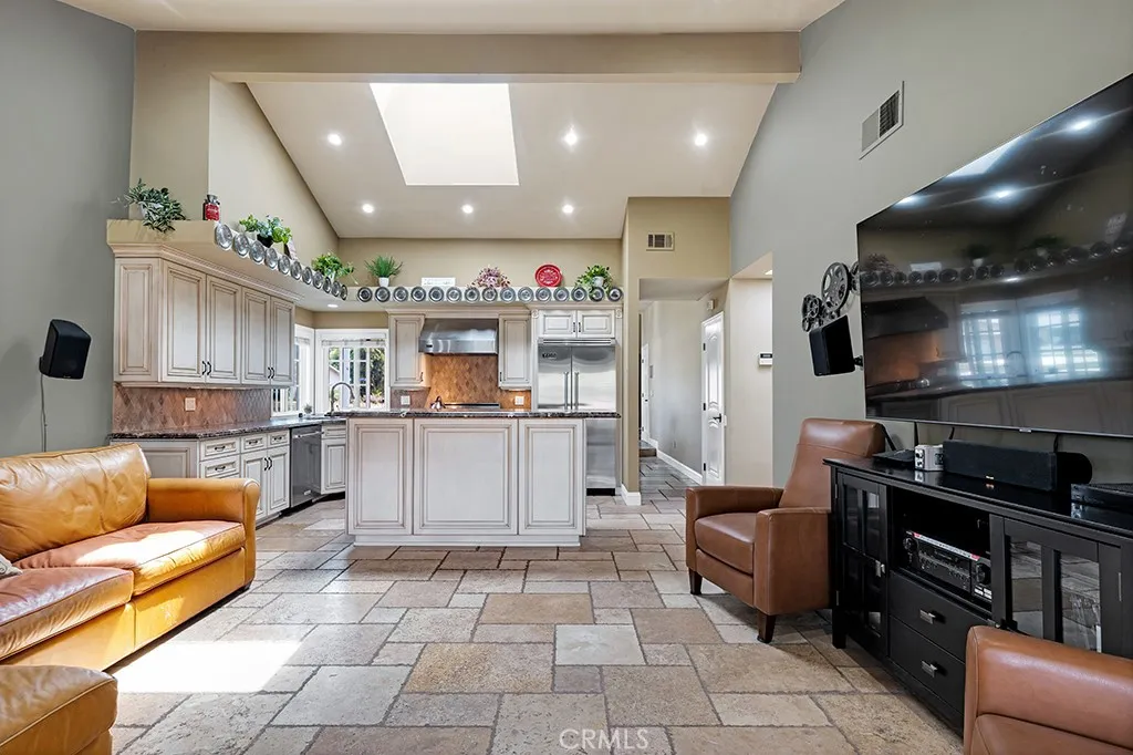 Additional image 41 of 10061 Cozycroft Ave, Chatsworth, CA 91311