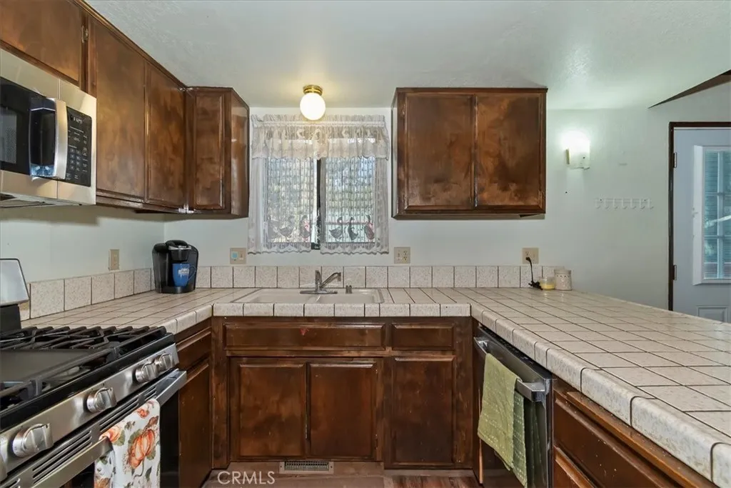 Additional image 10 of 172 Vista Ln, Sugarloaf, CA 92386