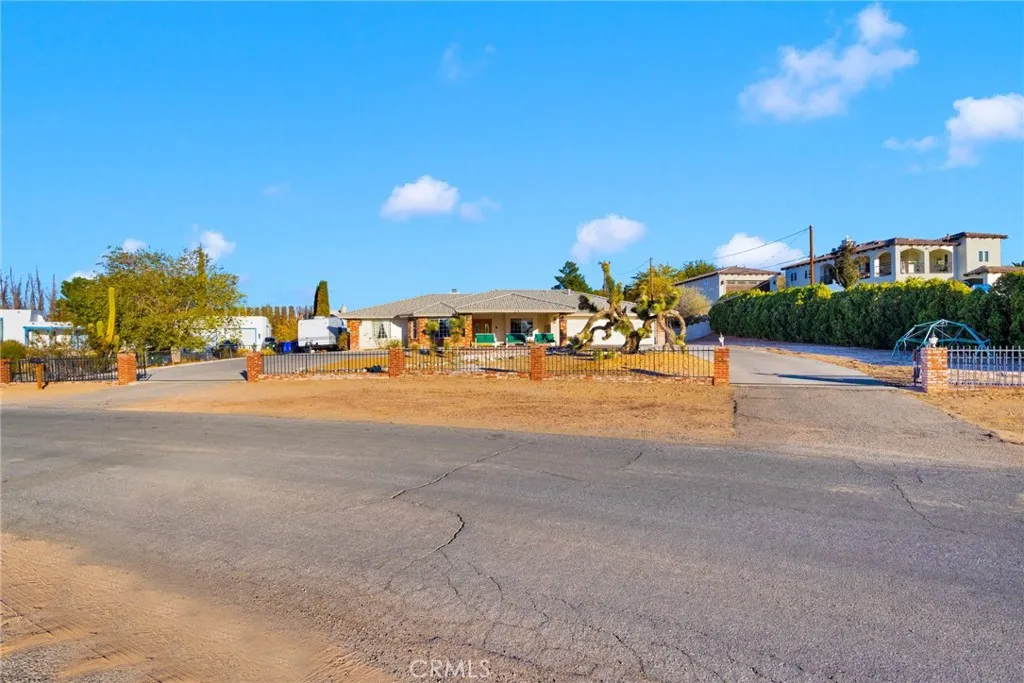 20125 Eyota Rd, Apple Valley, CA 92308