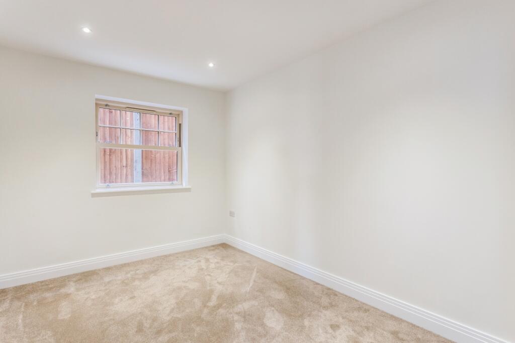 Additional image 5 of Walnut Close West Way AL5