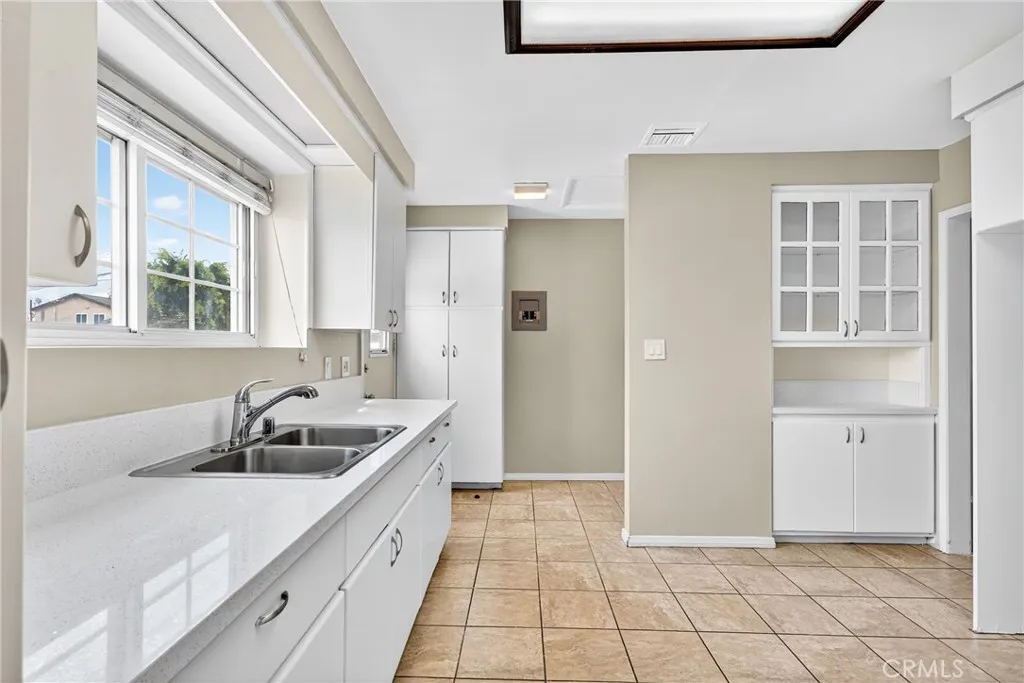 Additional image 14 of 4703 W 169th St, Lawndale, CA 90260