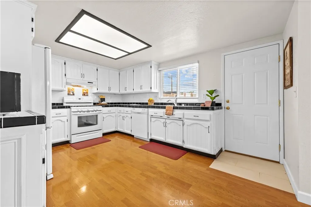 Additional image 16 of 42655 Cabin Dr, Lake Hughes, CA 93532