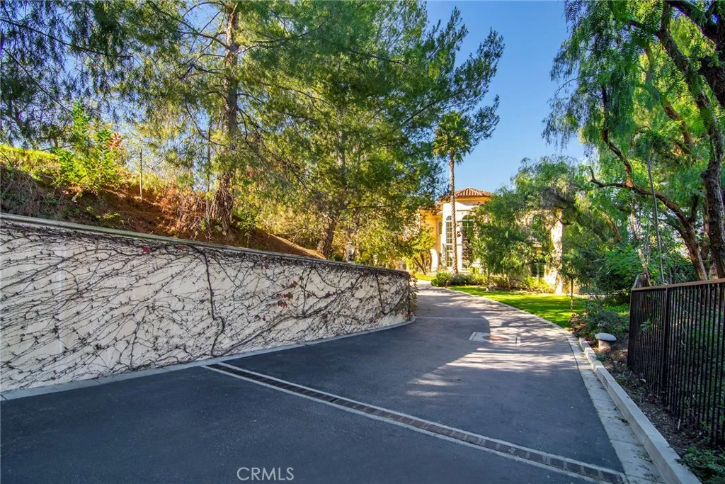 Additional image 4 of 18933 La Montana Place, Tarzana, CA 91356