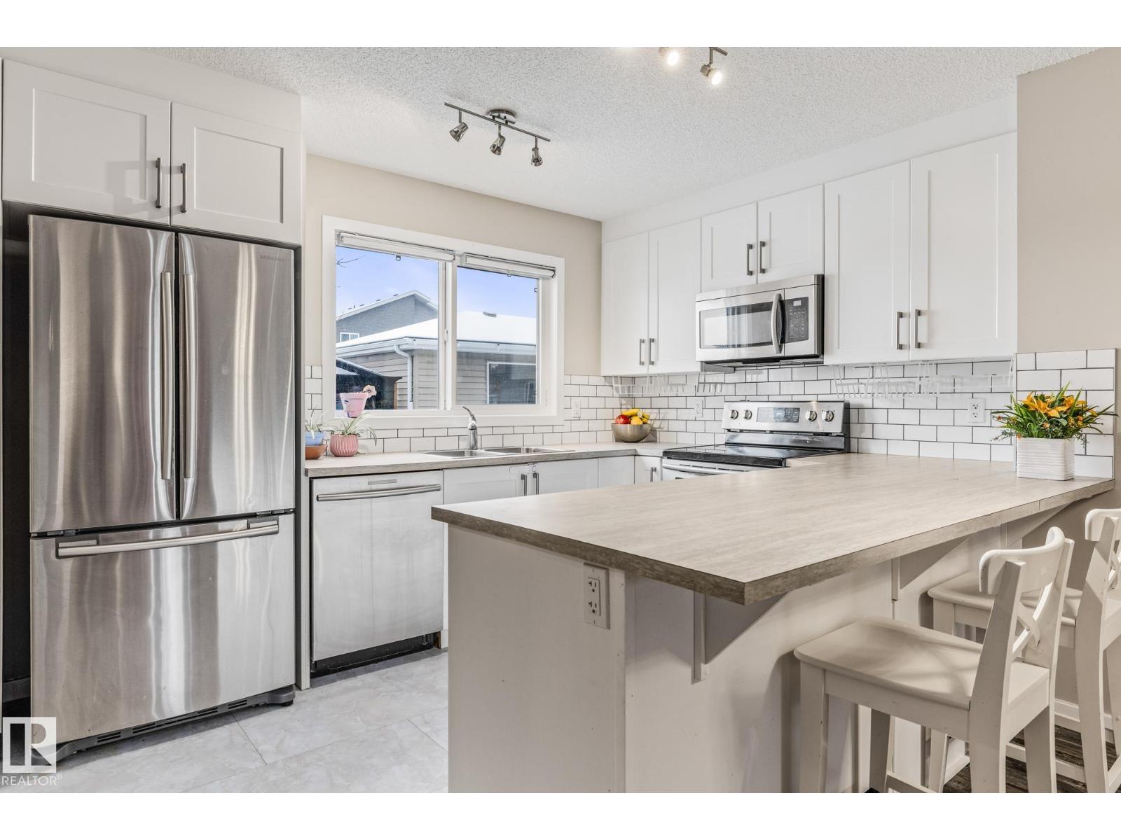 384 CHARLESWORTH DR SW|Edmonton, Alberta T6X2G5