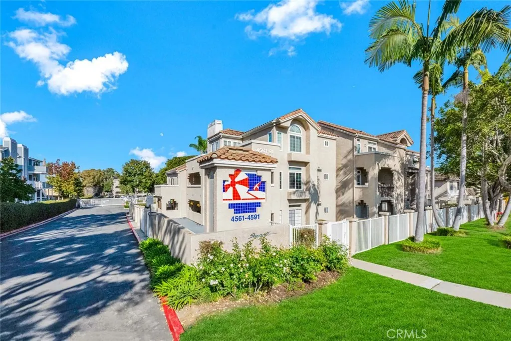 Additional image 2 of 4561 Warner Ave Unit 201, Huntington Beach, CA 92649