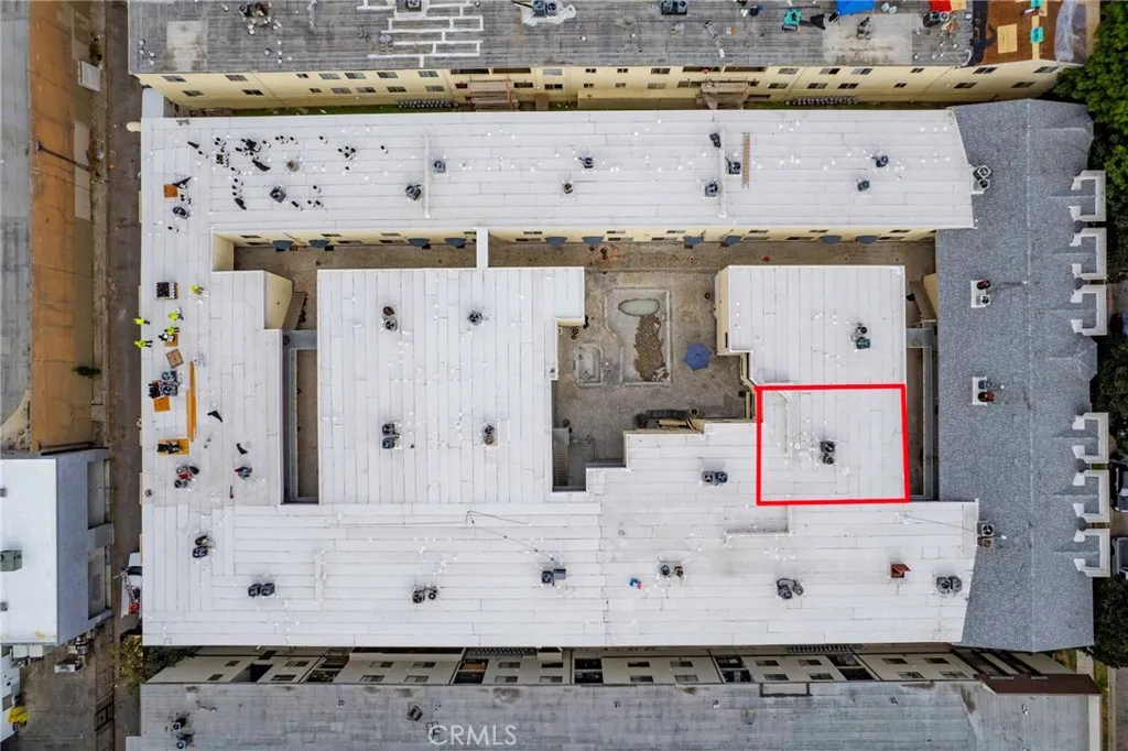 Additional image 24 of 7035 Woodley Unit 205, Van Nuys, CA 91406