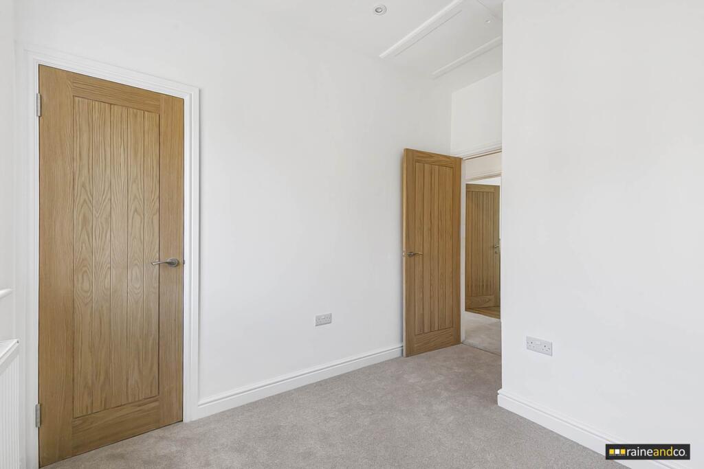 Additional image 22 of Bull Stag Green, Hatfield