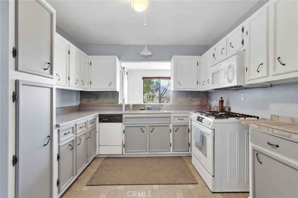 Additional image 20 of 38744 East End Road, Lucerne Valley, CA 92356