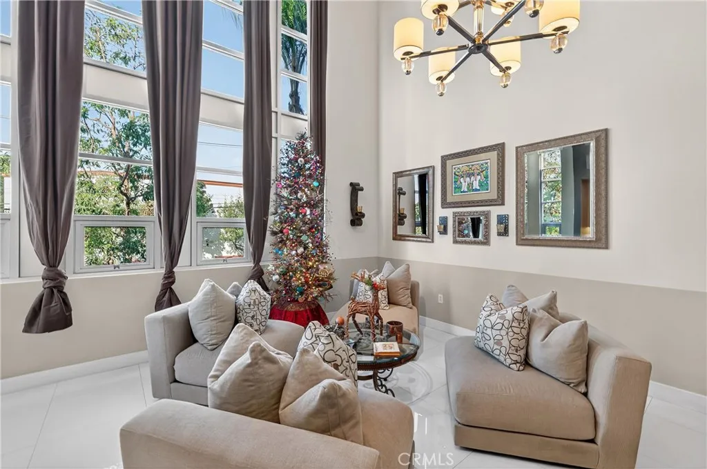 Additional image 10 of 906 E Civic Center Dr, Santa Ana, CA 92701