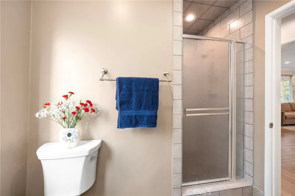 Additional image 20 of 16600 Gilmore Street, Lake Balboa, CA 91406