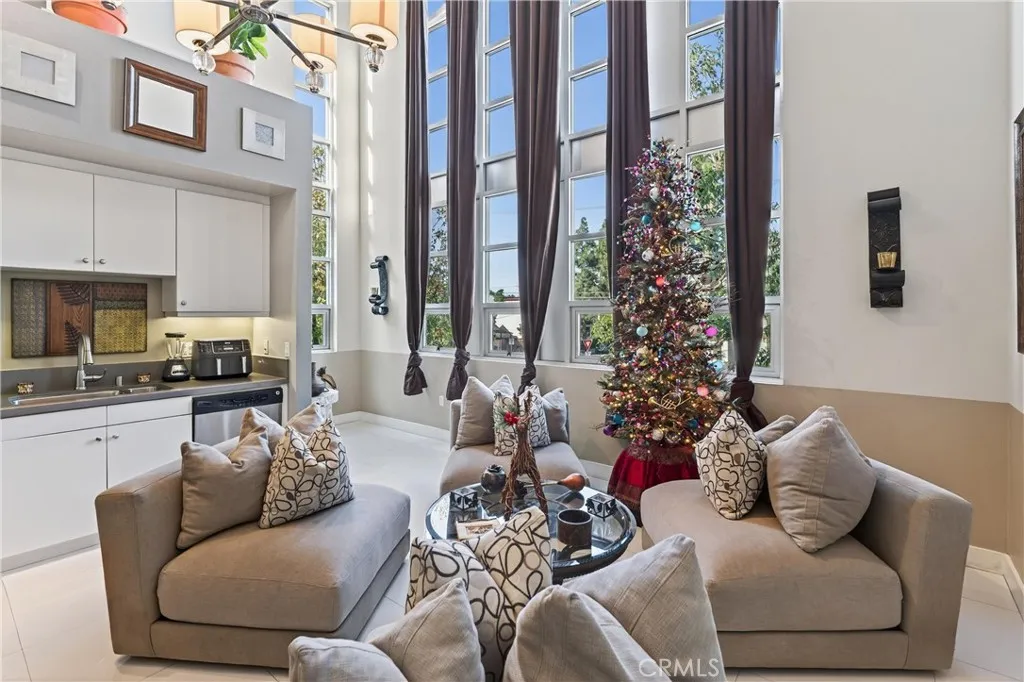 Additional image 8 of 906 E Civic Center Dr, Santa Ana, CA 92701