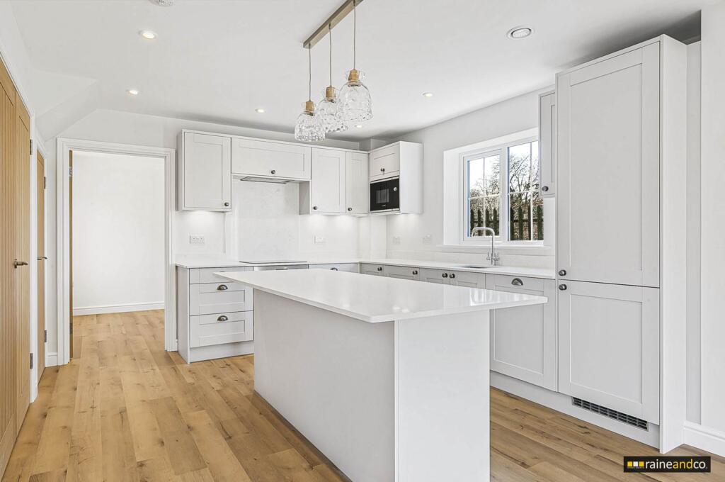 Additional image 29 of Bull Stag Green, Hatfield