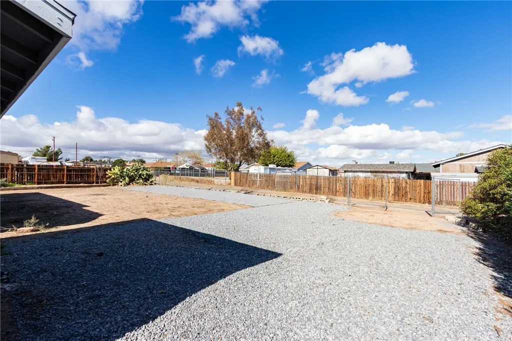 18724 Danbury Ave, Hesperia, CA 92345