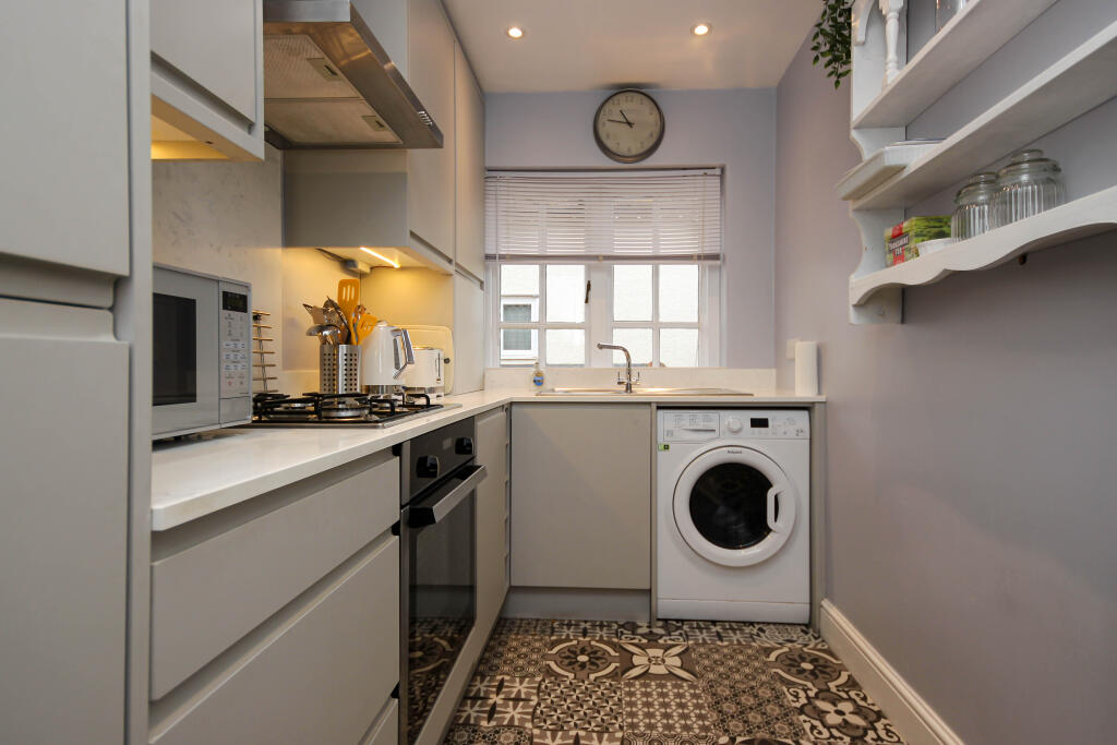 Additional image 3 of Avenue Road, St. Albans, AL1