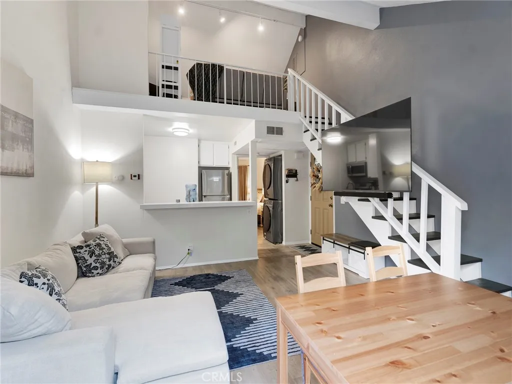 Additional image 6 of 7050 Shoup Ave #225, Canoga Park, CA 91303