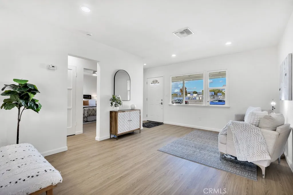 Additional image 32 of 17452 Cantlay Street, Lake Balboa, CA 91406