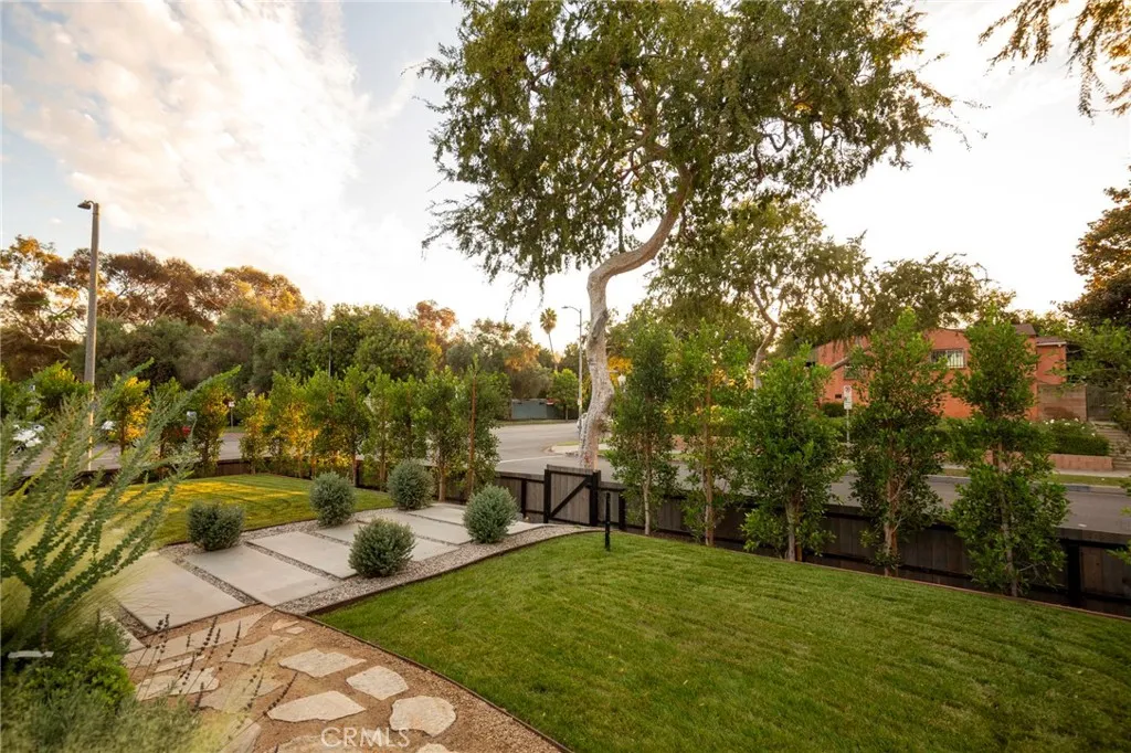 Additional image 31 of 3554 S Sycamore Ave, Los Angeles, CA 90016