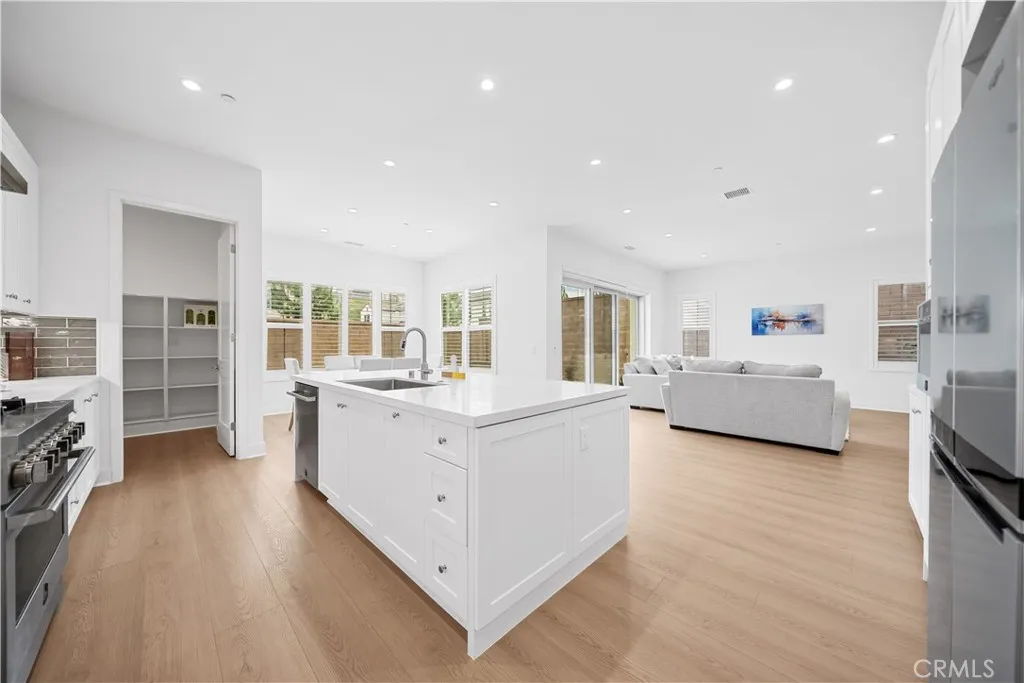 Additional image 25 of 118 Glydon, Irvine, CA 92618