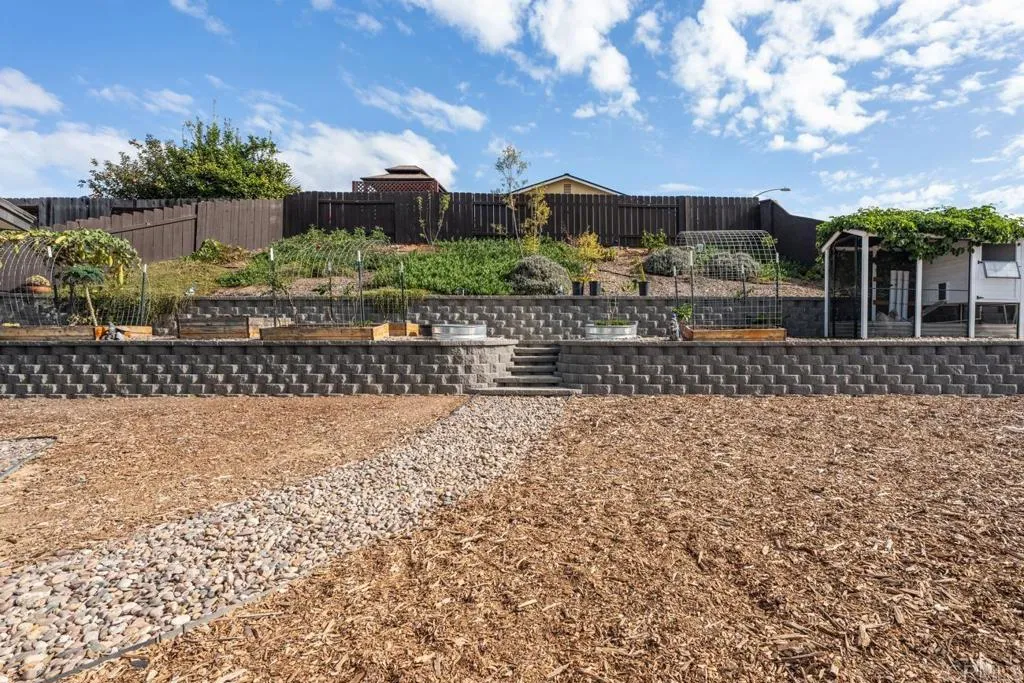 Additional image 3 of 215 Henrietta Ct, San Diego, CA 92114