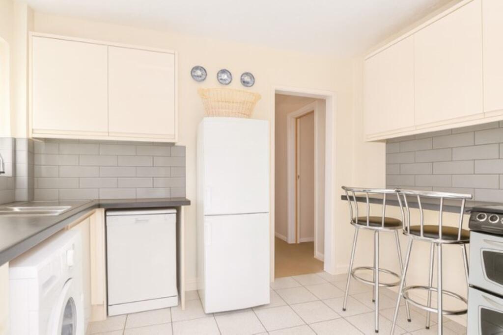 Additional image 8 of How Wood, Park Street, St. Albans