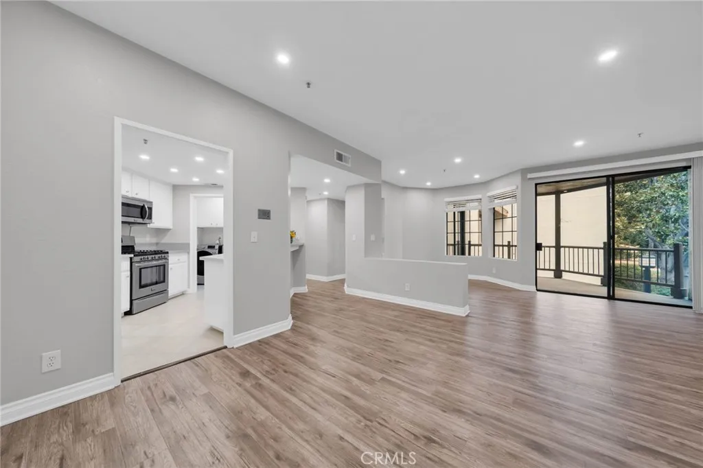 Additional image 8 of 2559 Plaza Del Amo Unit 215, Torrance, CA 90503