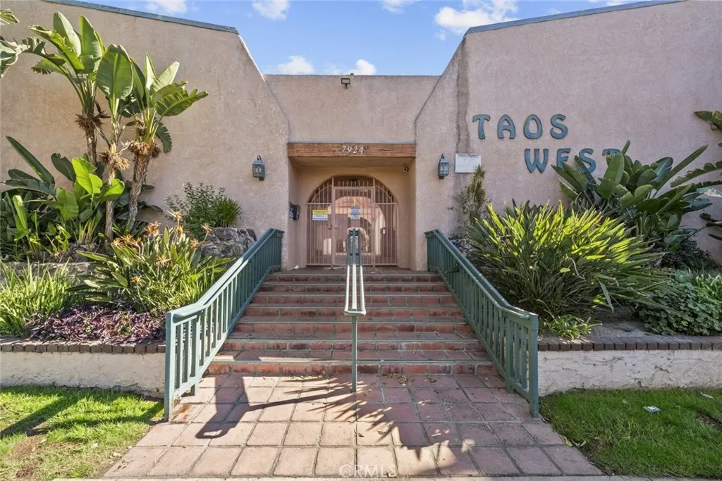 Property image for 7924 Woodman Avenue Unit 35, Panorama City, CA 91402