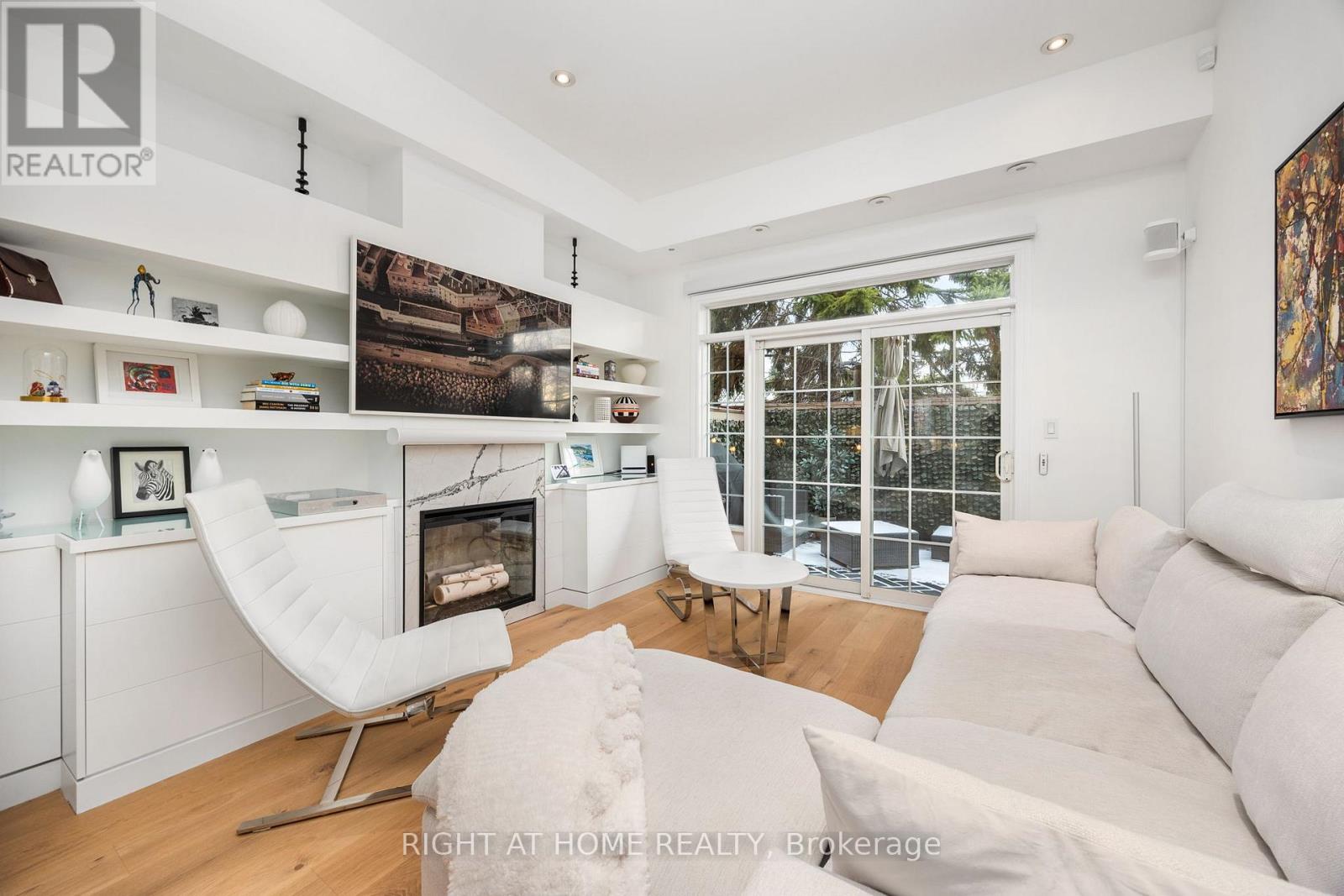 Property image for 1011 DUNDUS STREET E|Toronto (South Riverdale), Ontario M4M1R6